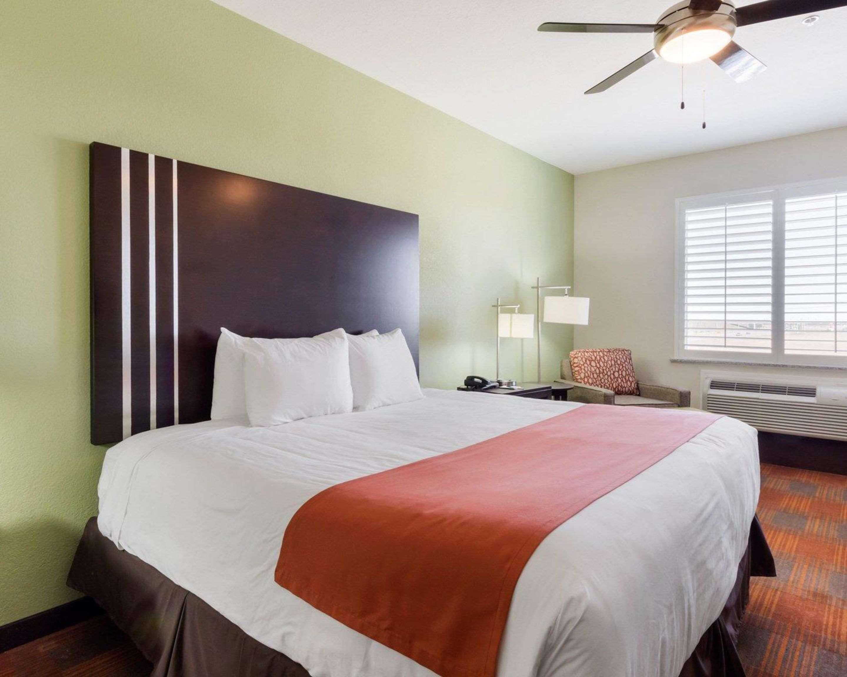 Quality Inn & Suites Victoria East Eksteriør billede
