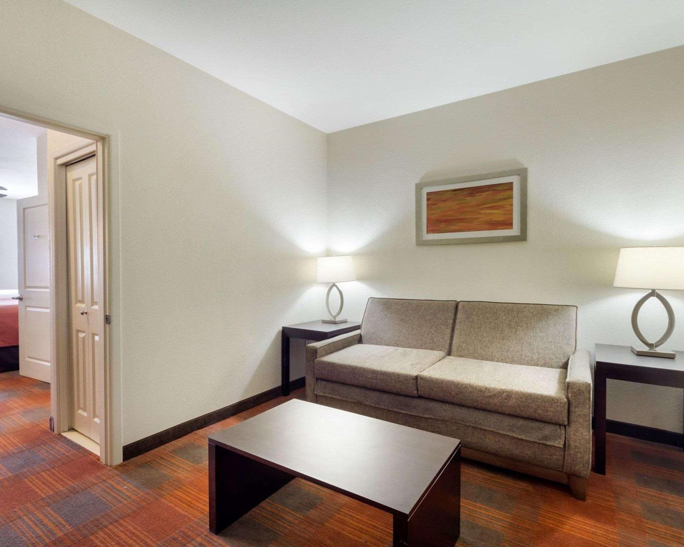 Quality Inn & Suites Victoria East Eksteriør billede