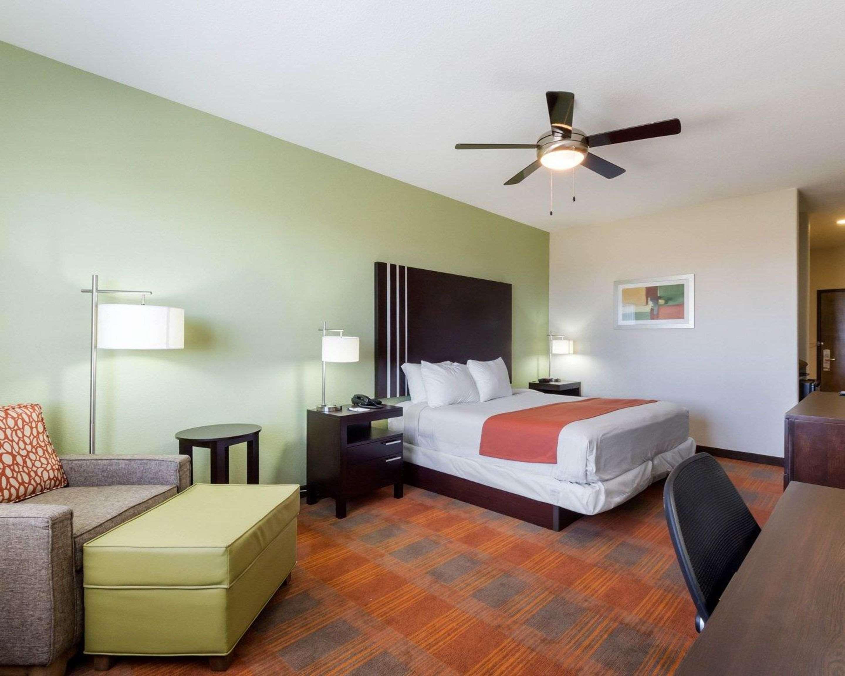 Quality Inn & Suites Victoria East Eksteriør billede