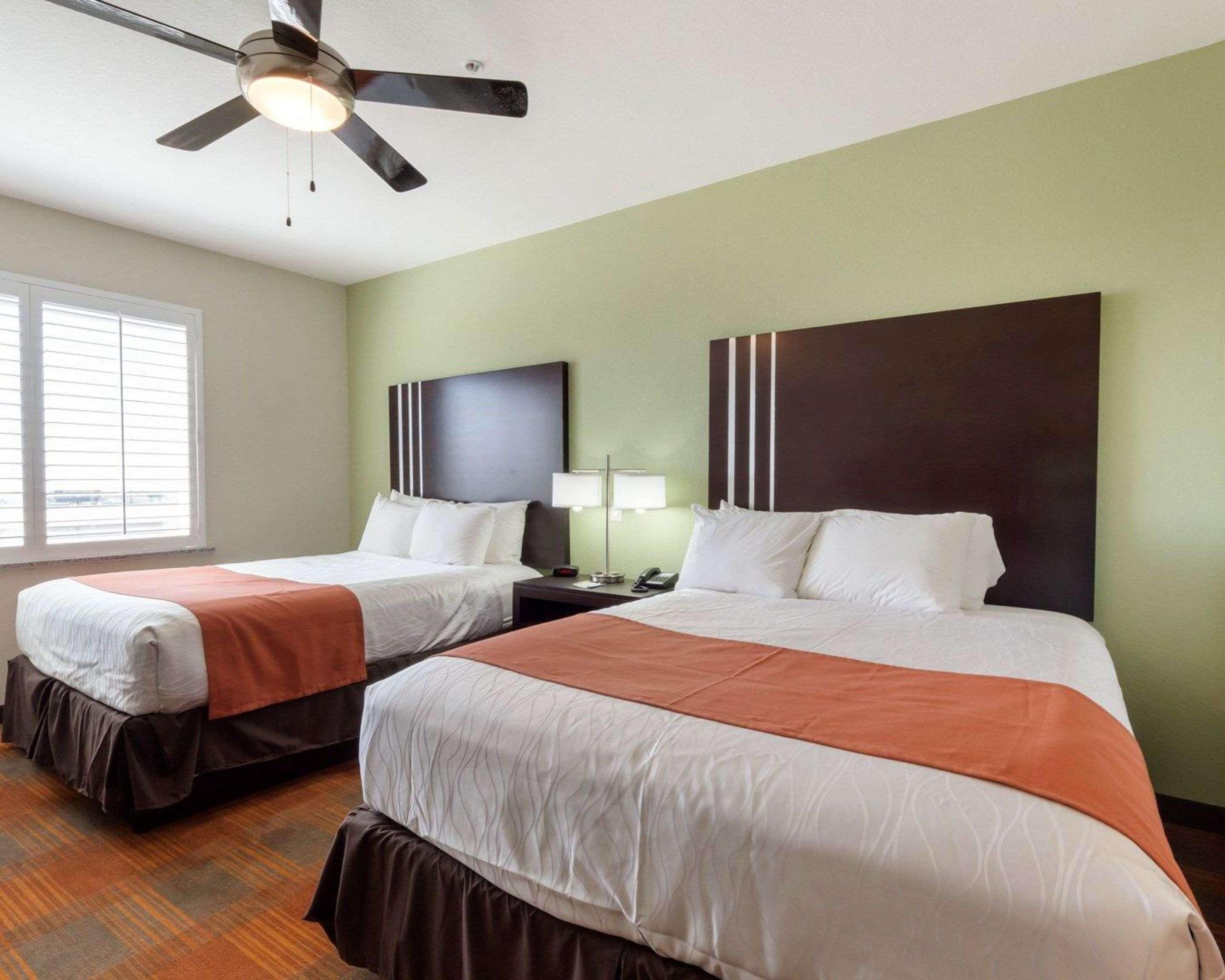 Quality Inn & Suites Victoria East Eksteriør billede