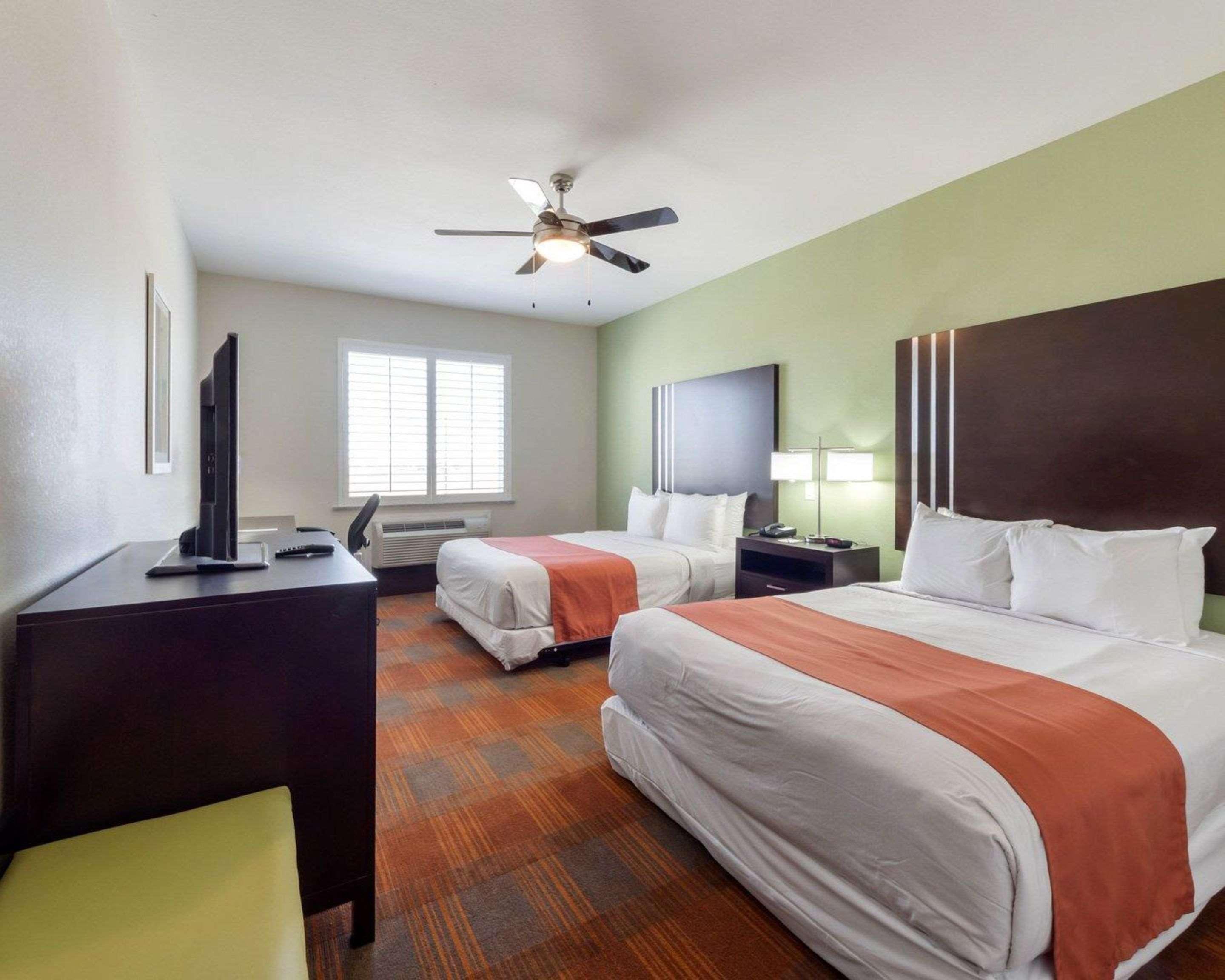 Quality Inn & Suites Victoria East Eksteriør billede