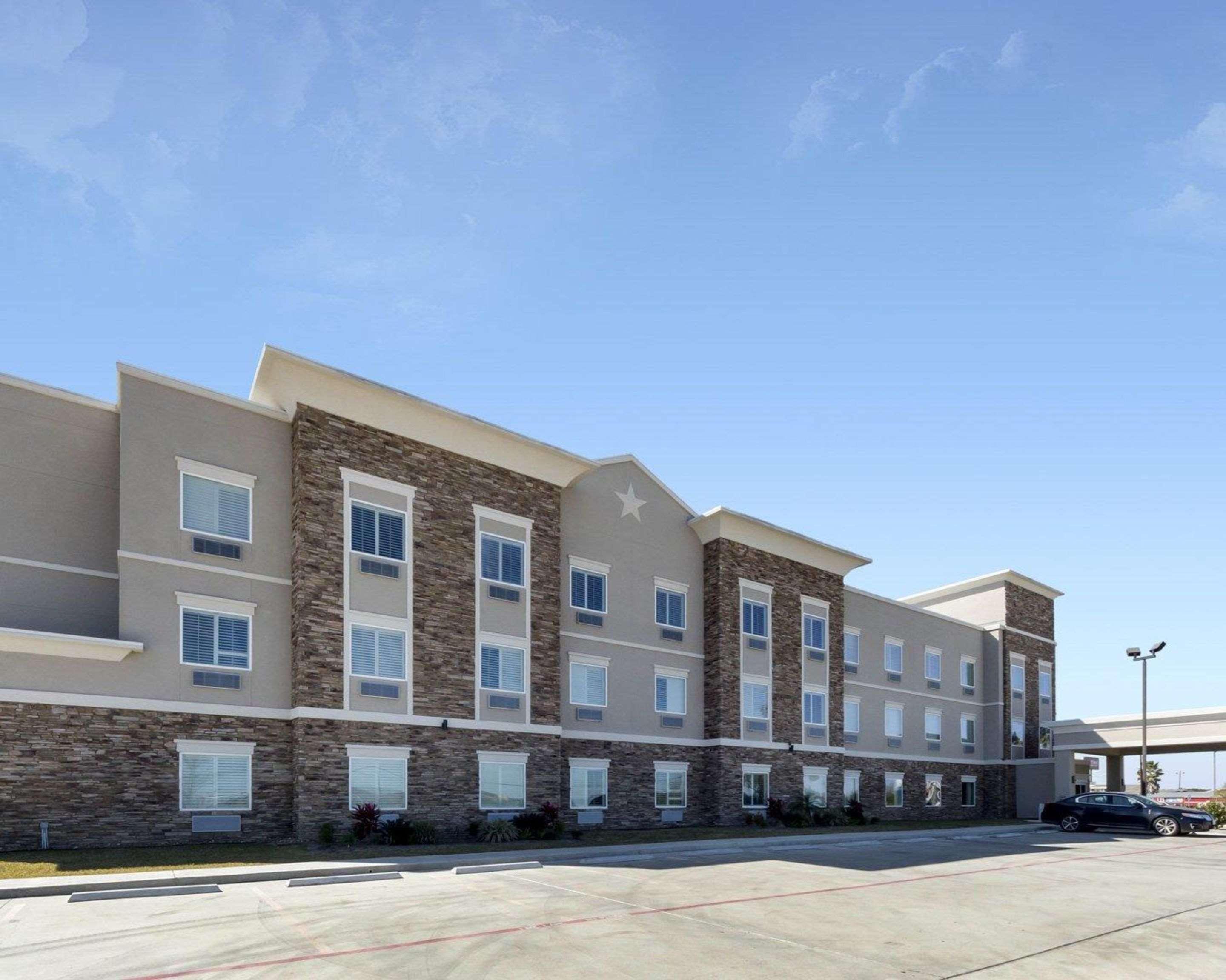 Quality Inn & Suites Victoria East Eksteriør billede