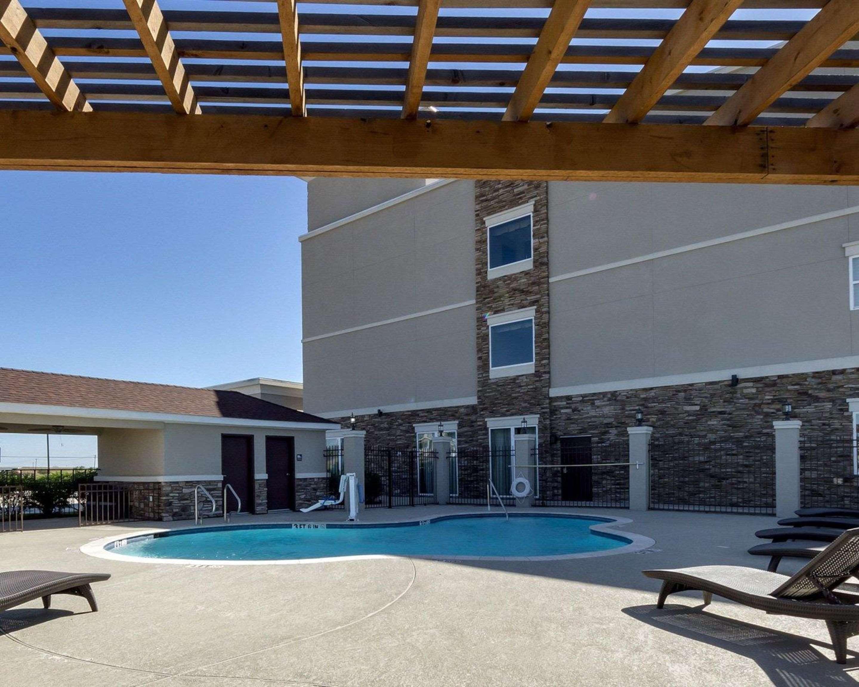 Quality Inn & Suites Victoria East Eksteriør billede