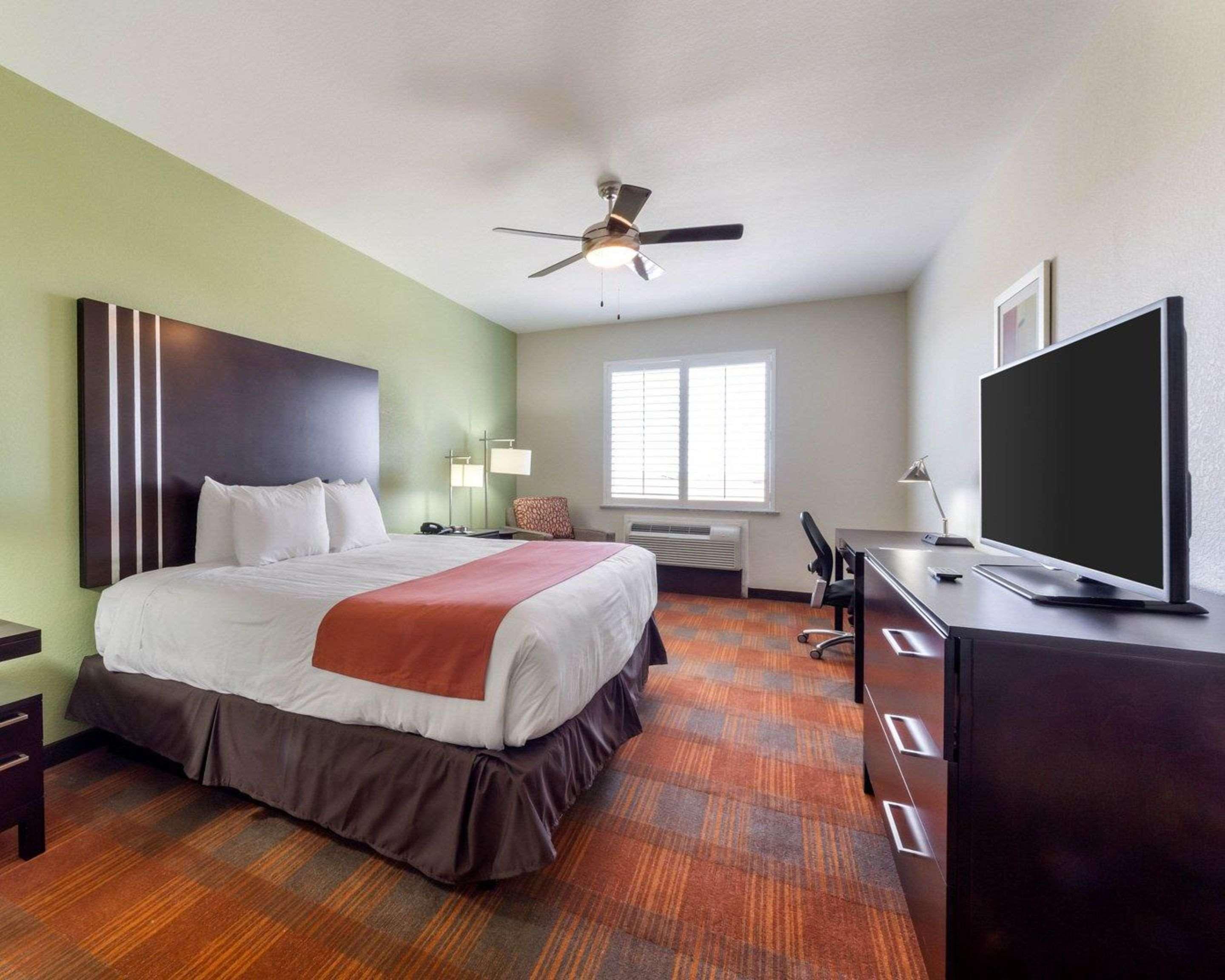 Quality Inn & Suites Victoria East Eksteriør billede