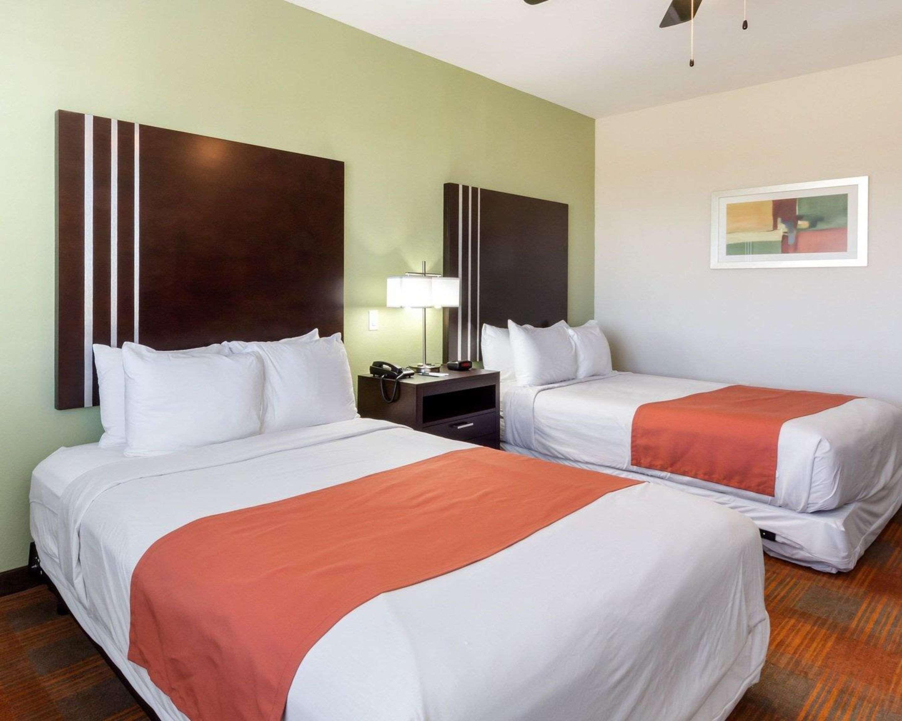 Quality Inn & Suites Victoria East Eksteriør billede