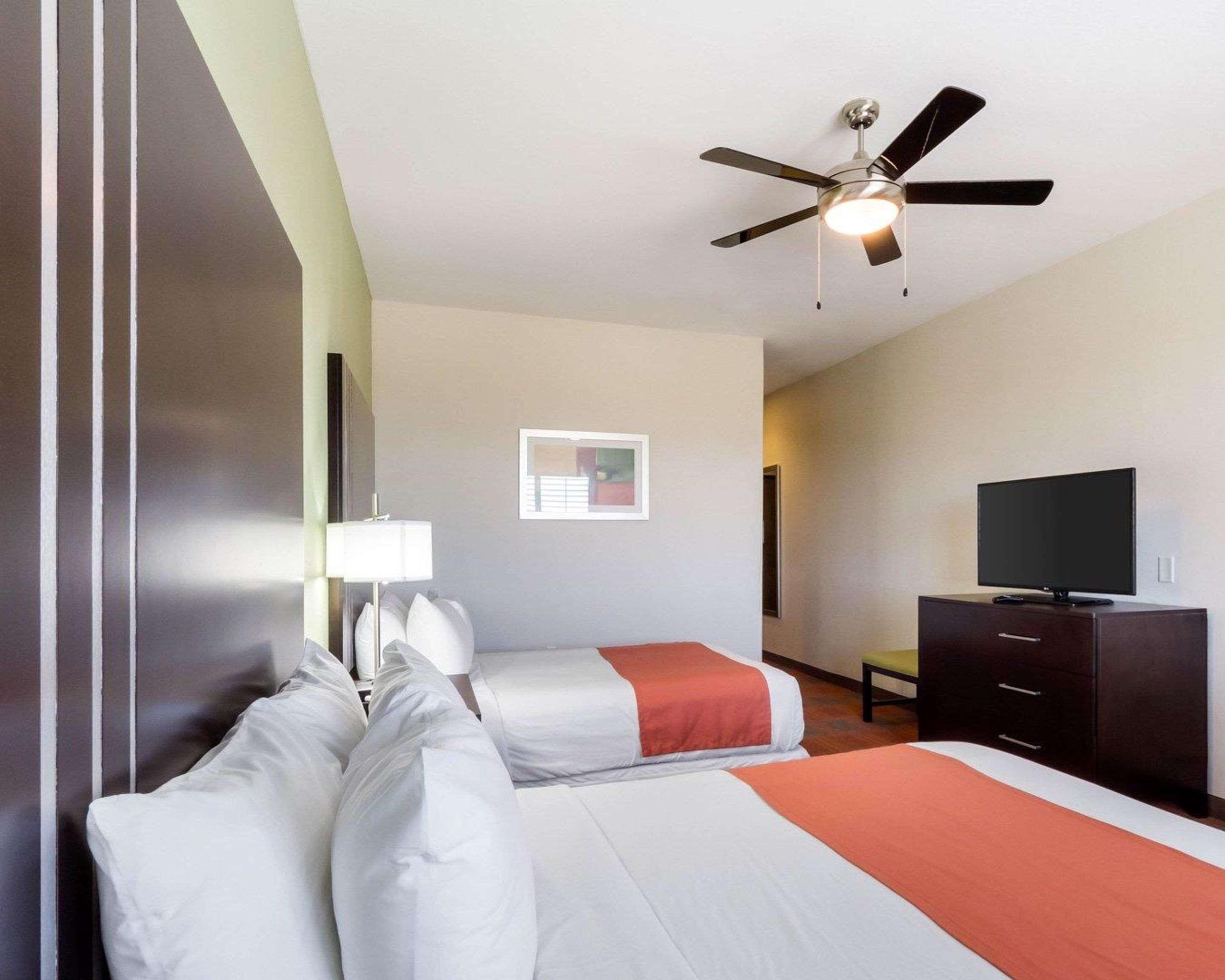 Quality Inn & Suites Victoria East Eksteriør billede