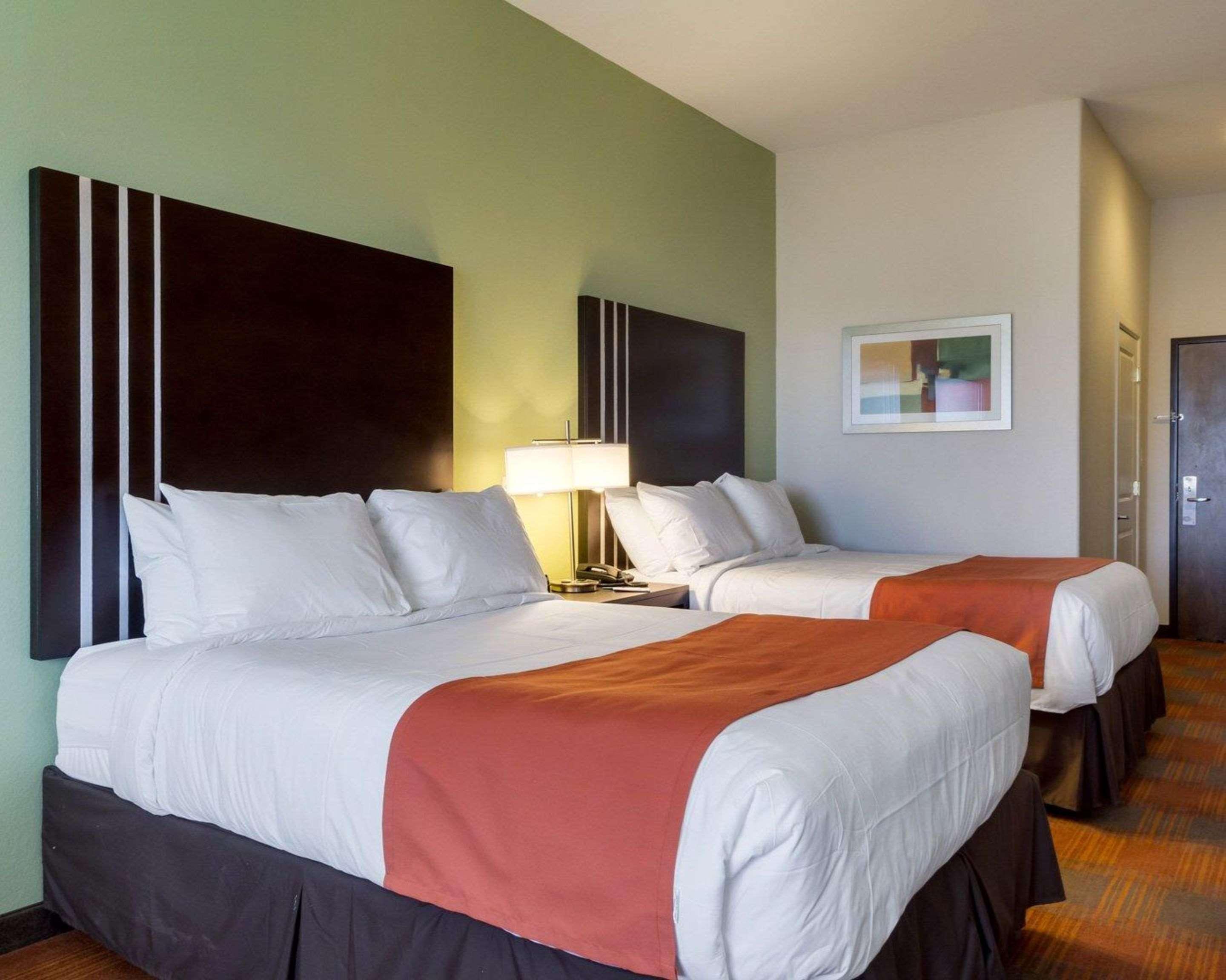 Quality Inn & Suites Victoria East Eksteriør billede