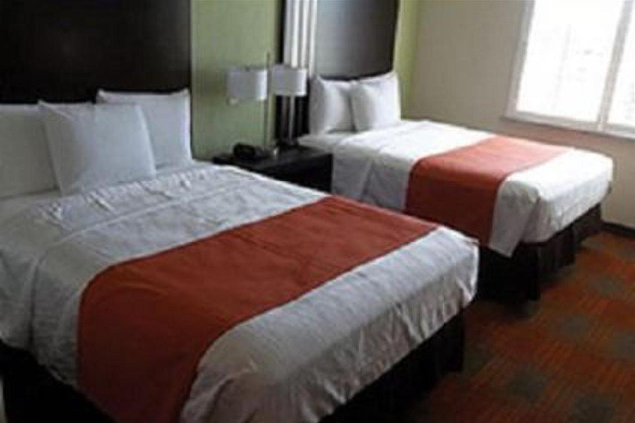 Quality Inn & Suites Victoria East Eksteriør billede